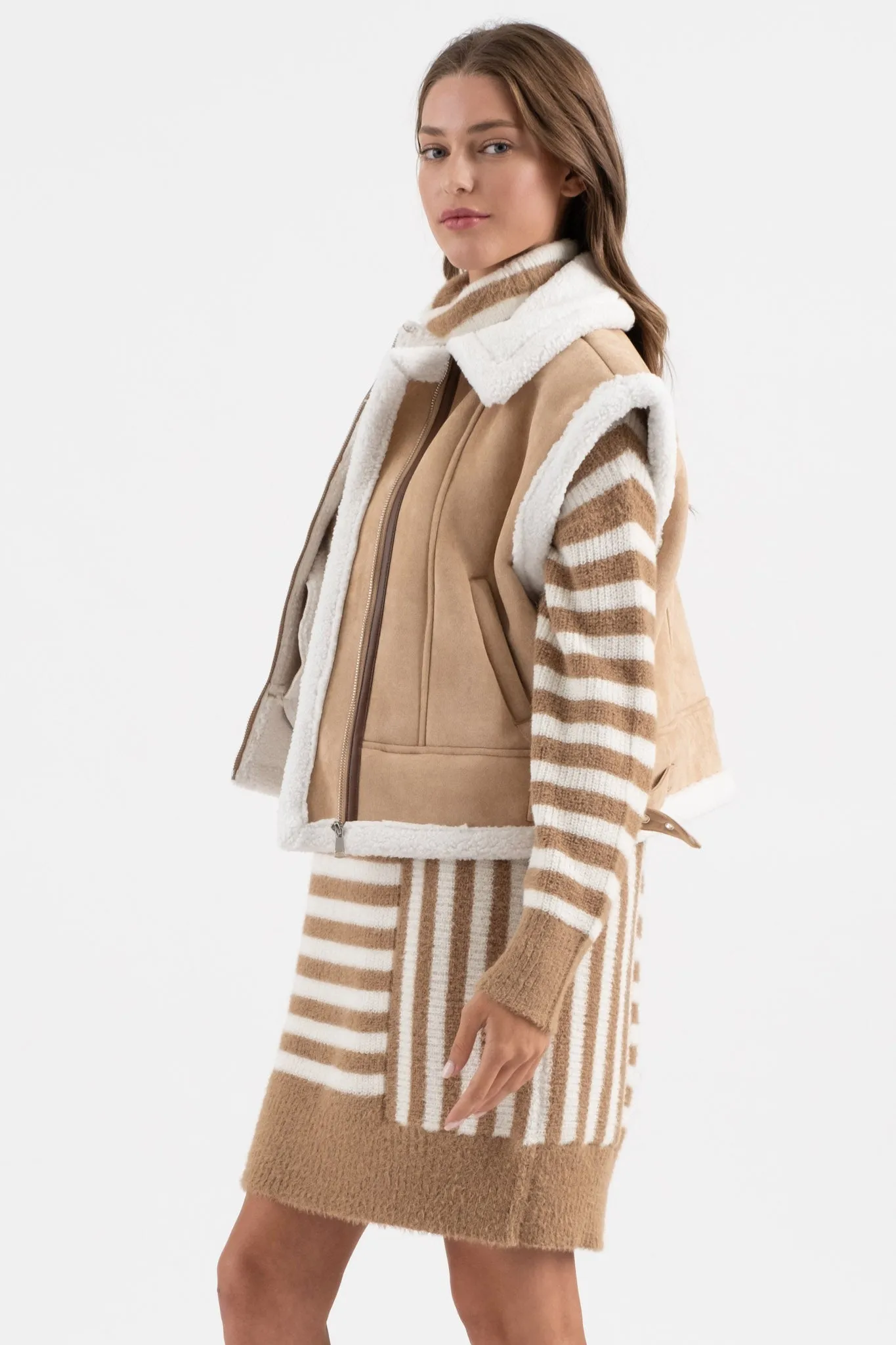 CONTRAST FAUX SHEARLING ZIP UP VEST