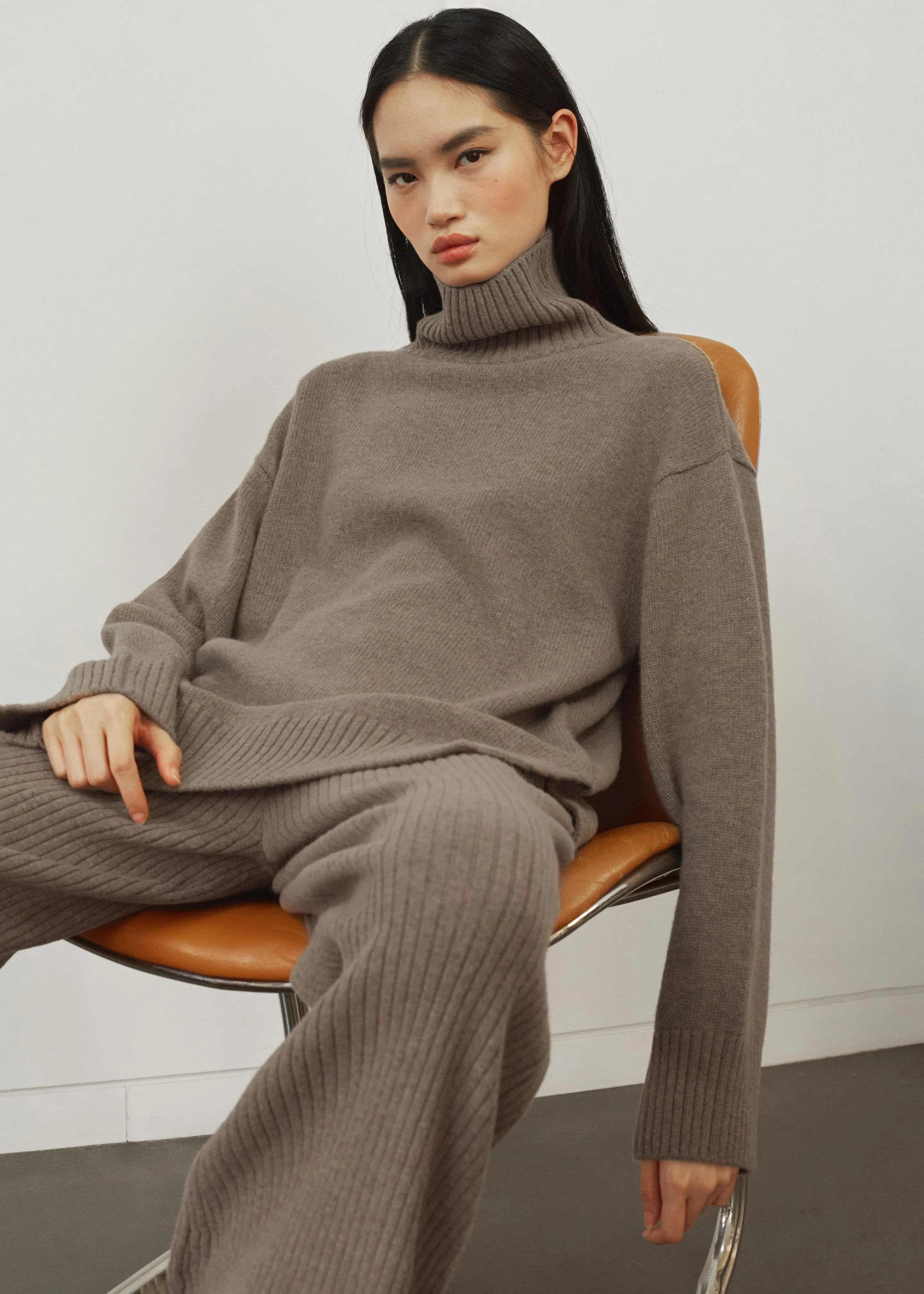 Odense Turtleneck Sweater - Brown